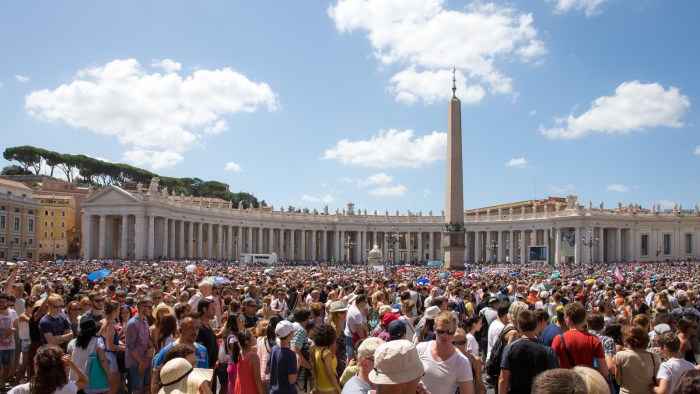 Crowds attractions avoiding